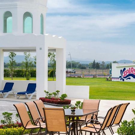 Hotel Splash Inn Alcocer Esterno foto