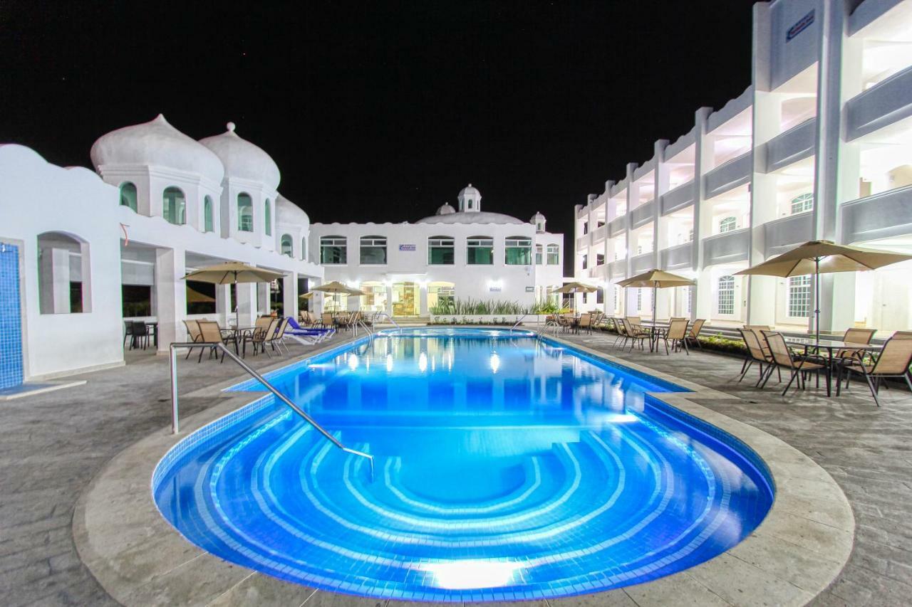 Hotel Splash Inn Alcocer Esterno foto