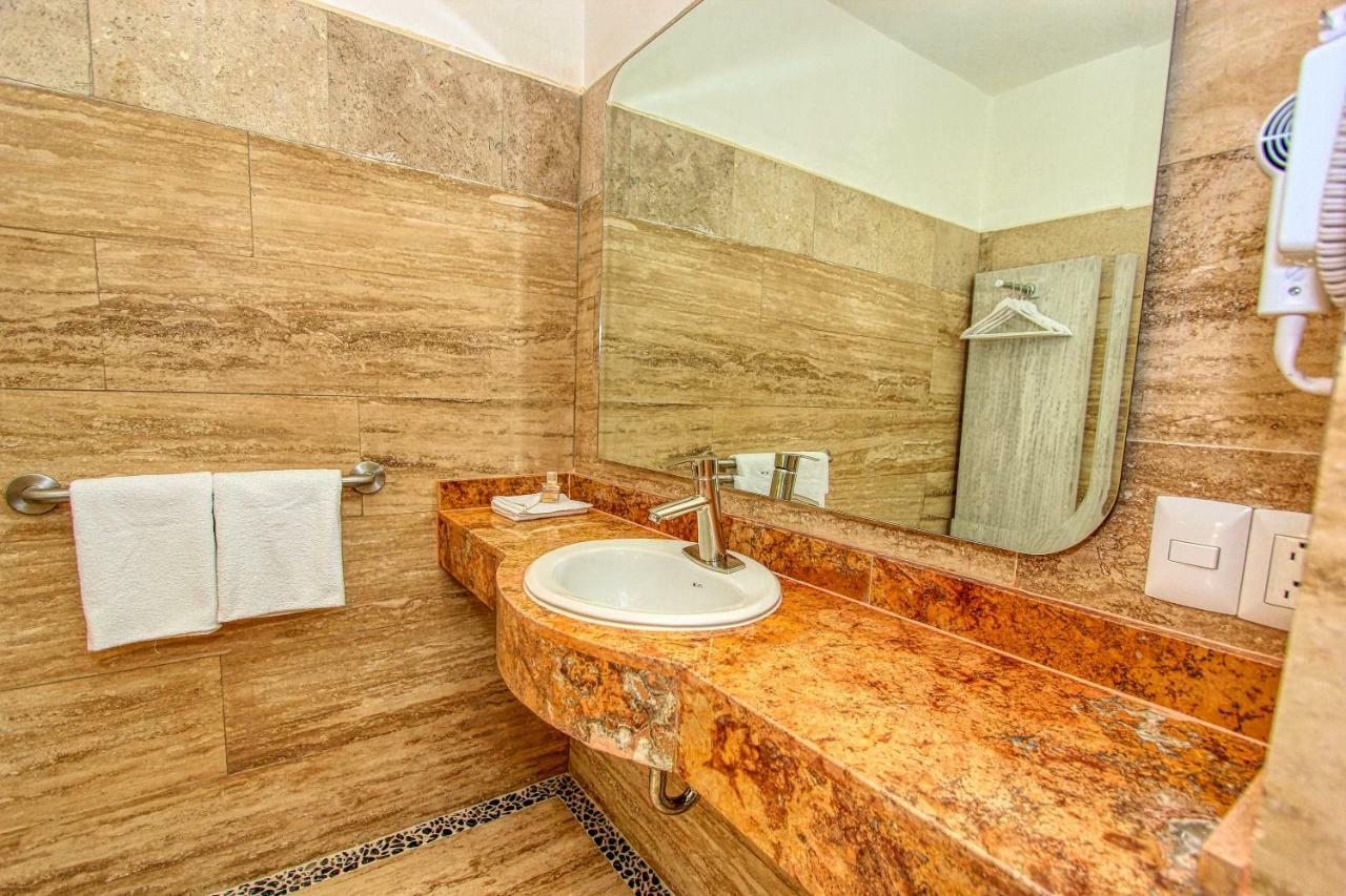Hotel Splash Inn Alcocer Esterno foto